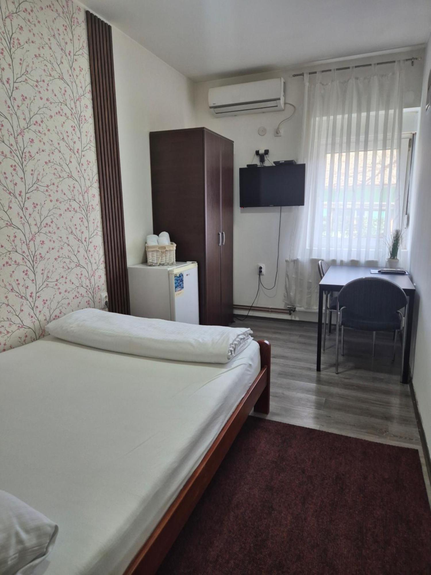 Rooms Villa Luigi Pancevo Exterior photo